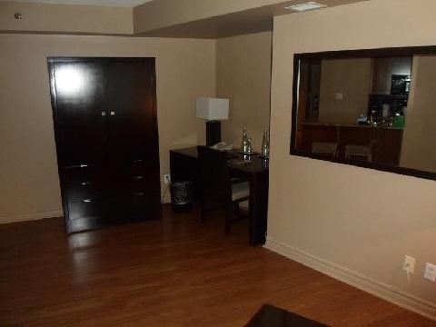 1510 - 200 Victoria St, Condo with 1 bedrooms, 1 bathrooms and null parking in Toronto ON | Image 2