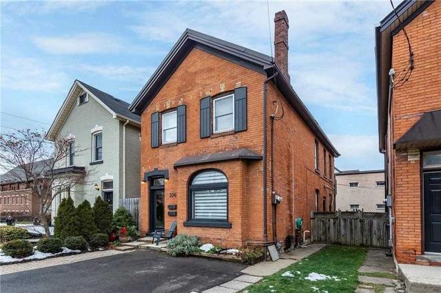 306 Charlton Ave W, House detached with 3 bedrooms, 2 bathrooms and 2 parking in Hamilton ON | Image 12