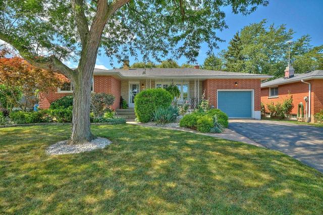 27 Woodcrest Dr, House detached with 3 bedrooms, 2 bathrooms and 5 parking in St. Catharines ON | Card Image