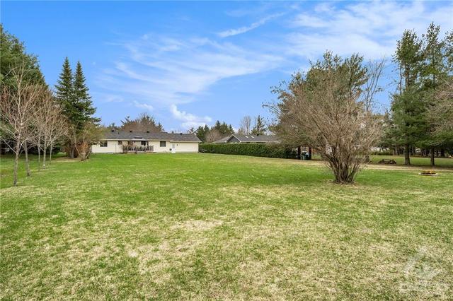 121 Cavanagh Drive, House detached with 3 bedrooms, 2 bathrooms and 12 parking in Ottawa ON | Image 26
