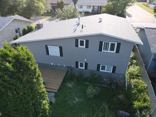 5033 43 Street, House detached with 4 bedrooms, 2 bathrooms and 2 parking in High Prairie AB | Image 6