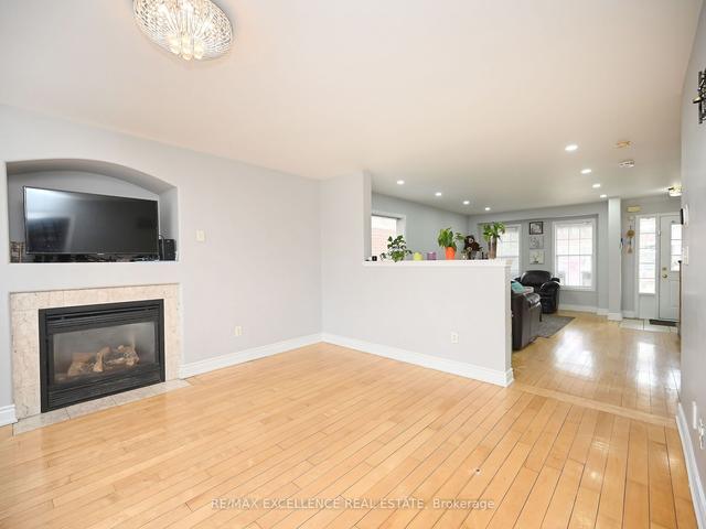 951 Donnelly St, House detached with 4 bedrooms, 4 bathrooms and 4 parking in Milton ON | Image 4