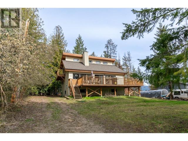 5271 Meadow Creek Crescent, House detached with 3 bedrooms, 2 bathrooms and 4 parking in Columbia Shuswap F BC | Image 34