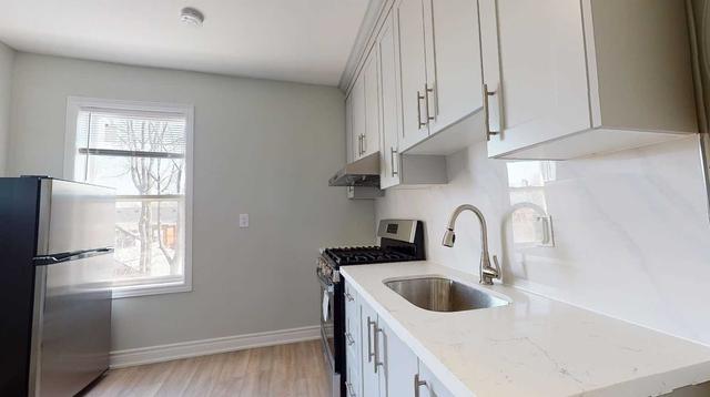465 Shaw St, House detached with 5 bedrooms, 3 bathrooms and 1 parking in Toronto ON | Image 4