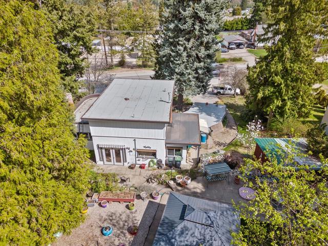 2612 Columbia Avenue, House detached with 4 bedrooms, 2 bathrooms and null parking in Castlegar BC | Image 37