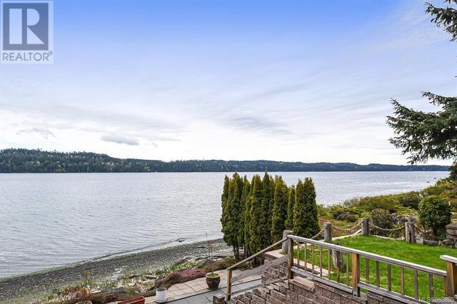 7602 Ships Point Rd, House detached with 3 bedrooms, 3 bathrooms and 6 parking in Comox Valley A BC | Image 12