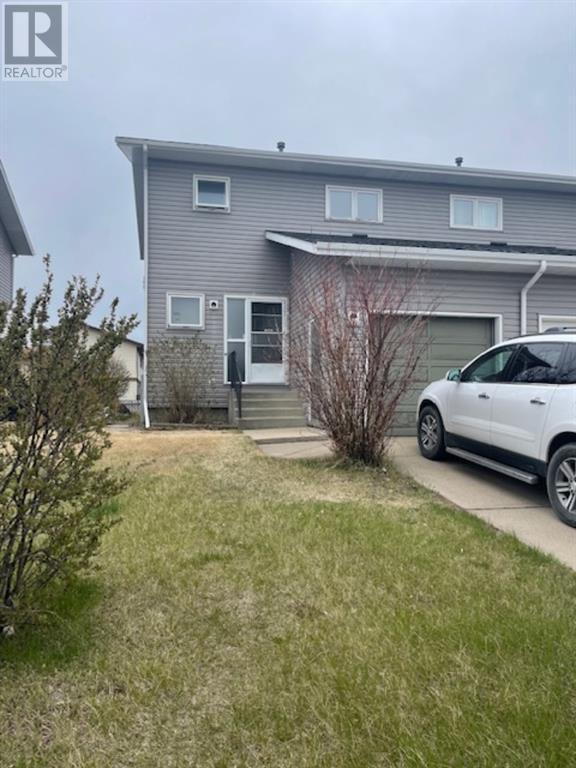 105 Winkler Drive, House semidetached with 3 bedrooms, 1 bathrooms and 2 parking in Hanna AB | Card Image