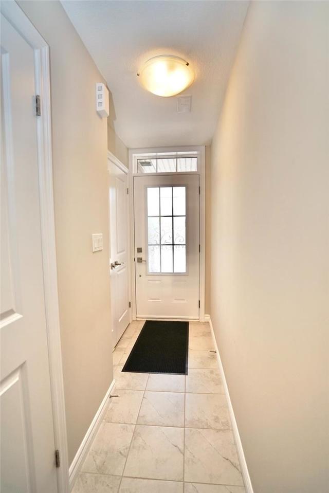 70 - 445 Ontario St, Townhouse with 3 bedrooms, 3 bathrooms and 2 parking in Milton ON | Image 3