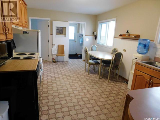 16 H Avenue, House detached with 2 bedrooms, 2 bathrooms and null parking in Willow Bunch SK | Image 8