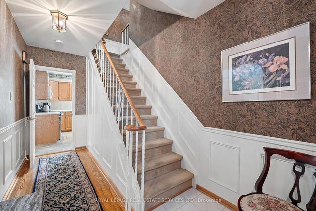 196 Wincott Dr, House detached with 4 bedrooms, 4 bathrooms and 4 parking in Toronto ON | Image 34