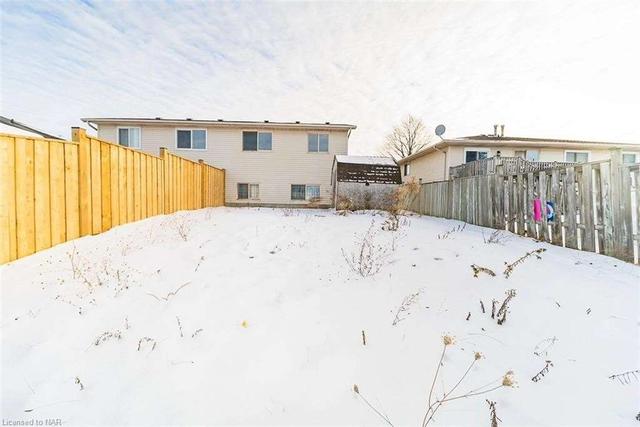 11 Fox Trail Dr, House semidetached with 3 bedrooms, 1 bathrooms and 1 parking in St. Catharines ON | Image 16
