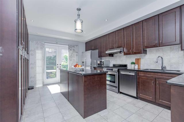 34 Mallingham Crt, House attached with 3 bedrooms, 4 bathrooms and 1 parking in Toronto ON | Image 7