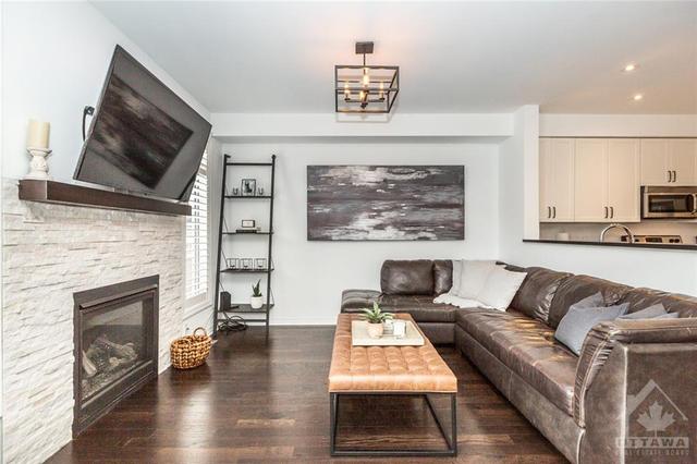 206 Nightfall Street, Townhouse with 3 bedrooms, 3 bathrooms and 3 parking in Ottawa ON | Image 9