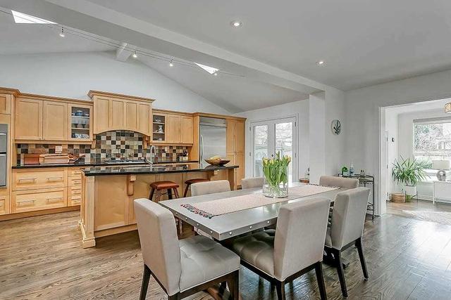 404 Spruce St, House detached with 4 bedrooms, 3 bathrooms and 6 parking in Oakville ON | Image 3