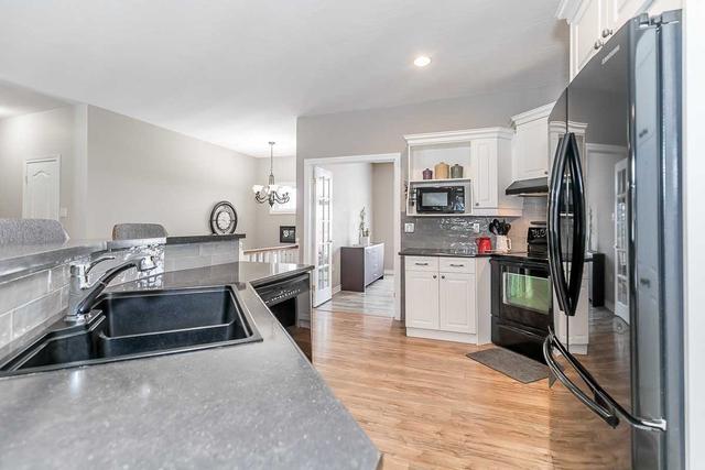 30 Dove Cres, House detached with 4 bedrooms, 4 bathrooms and 4 parking in Barrie ON | Image 37