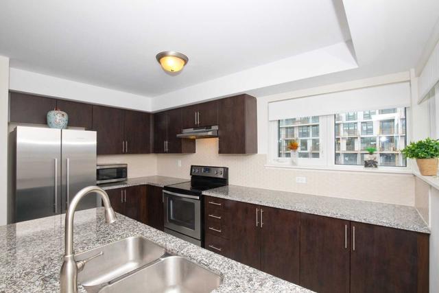 102 - 100 Dufay Rd, Townhouse with 3 bedrooms, 2 bathrooms and 2 parking in Brampton ON | Image 4