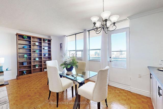 1206 - 130 Neptune Dr, Condo with 2 bedrooms, 2 bathrooms and 1 parking in Toronto ON | Image 6