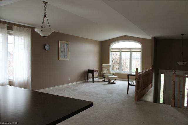 8209 Woodsview Crescent, House detached with 4 bedrooms, 2 bathrooms and 4 parking in Niagara Falls ON | Image 4