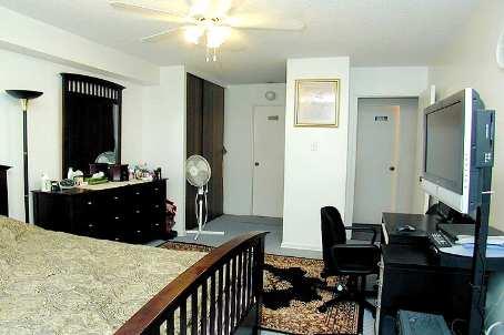 112 - 25 Kensington Rd, Condo with 2 bedrooms, 2 bathrooms and 1 parking in Brampton ON | Image 5