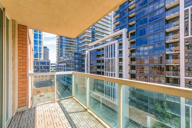712 - 323 Richmond St E, Condo with 2 bedrooms, 2 bathrooms and 1 parking in Toronto ON | Image 2