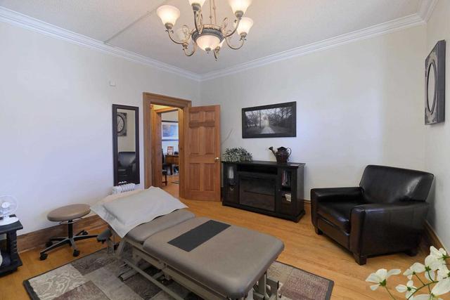 67 Prospect St, House detached with 3 bedrooms, 3 bathrooms and 12 parking in Newmarket ON | Image 2