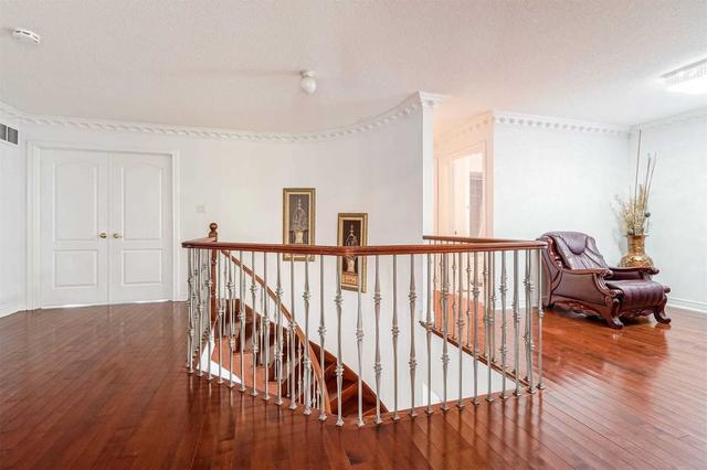 65 Bluffwood Cres, House detached with 4 bedrooms, 5 bathrooms and 6 parking in Brampton ON | Image 13
