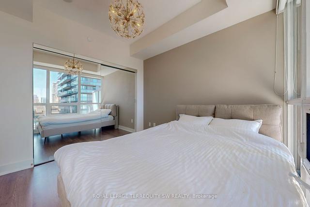 1001 - 30 Roehampton Ave, Condo with 1 bedrooms, 1 bathrooms and 1 parking in Toronto ON | Image 6