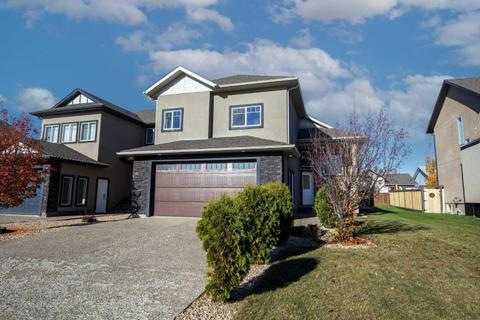 9038 60 Avenue, House detached with 4 bedrooms, 2 bathrooms and 4 parking in Grande Prairie AB | Card Image