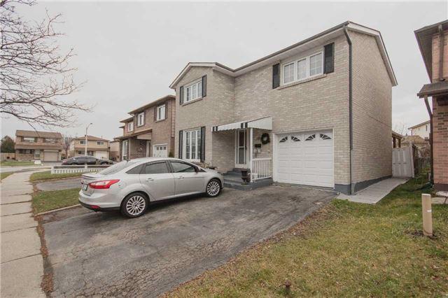 16 Franca Cres, House detached with 3 bedrooms, 3 bathrooms and 2 parking in Toronto ON | Image 2
