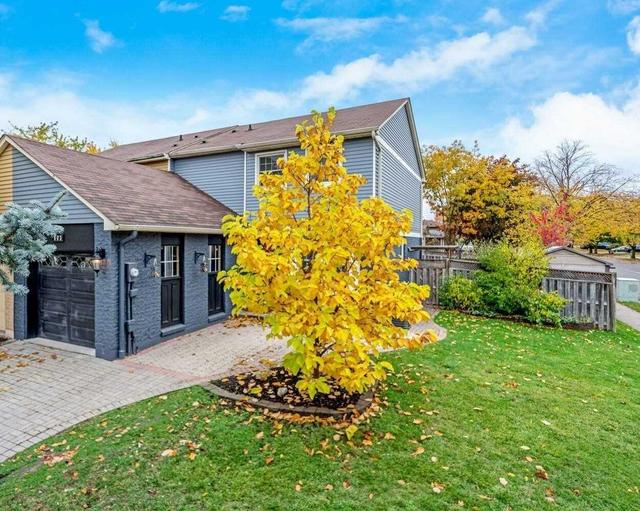 803 Laurier Ave, House semidetached with 3 bedrooms, 3 bathrooms and 3 parking in Milton ON | Image 1