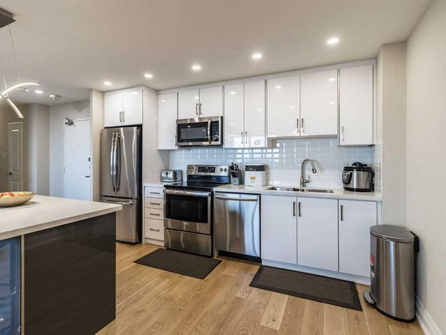 ph6 - 627 The West Mall Dr, Condo with 3 bedrooms, 2 bathrooms and 1 parking in Toronto ON | Image 3