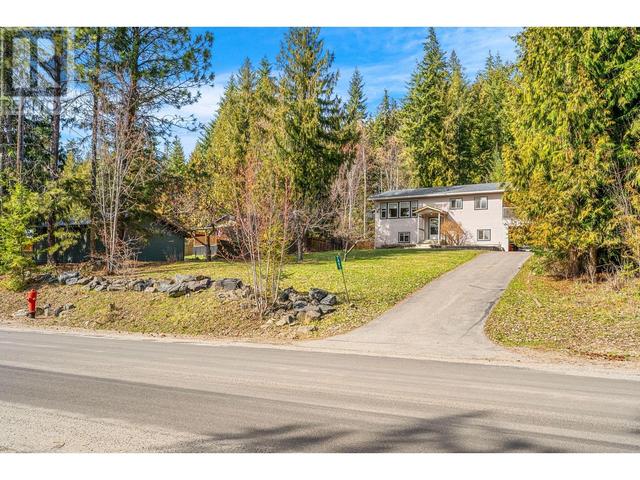 7451 Estate Drive, House detached with 3 bedrooms, 2 bathrooms and 4 parking in Columbia Shuswap F BC | Image 30