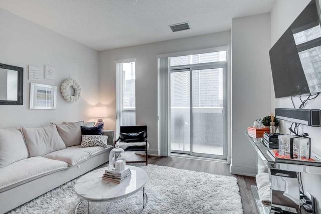 1007 - 318 Richmond St W, Condo with 1 bedrooms, 1 bathrooms and 1 parking in Toronto ON | Image 7