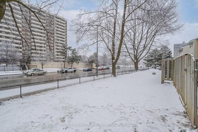 15 Franklin Crt, Townhouse with 3 bedrooms, 2 bathrooms and 2 parking in Brampton ON | Image 17