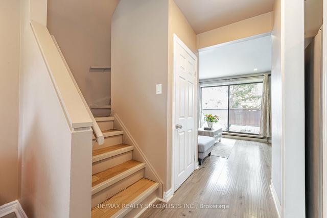 91 - 14 London Green Crt, Townhouse with 3 bedrooms, 2 bathrooms and 1 parking in Toronto ON | Image 5