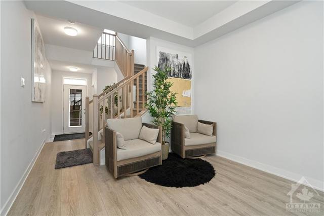2172 Winsome Terrace, Townhouse with 3 bedrooms, 3 bathrooms and 3 parking in Ottawa ON | Image 11