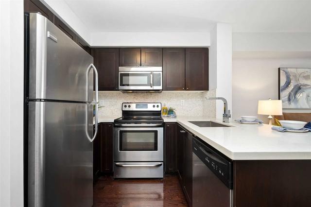 lph05 - 3 Michael Power Pl, Condo with 1 bedrooms, 1 bathrooms and 1 parking in Toronto ON | Image 2