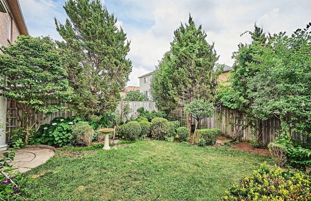 39 Queen Isabella Cres, House detached with 4 bedrooms, 3 bathrooms and 6 parking in Vaughan ON | Image 14