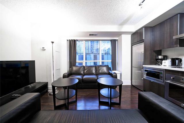 404 - 300 Front St W, Condo with 3 bedrooms, 2 bathrooms and 1 parking in Toronto ON | Image 11