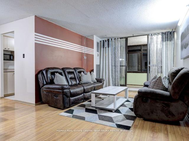910 - 15 Kensington Rd, Condo with 2 bedrooms, 1 bathrooms and 1 parking in Brampton ON | Image 3