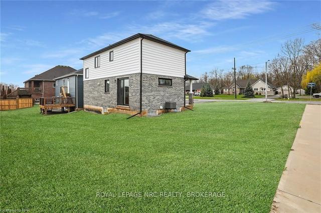 24 Ridge Rd S, House detached with 3 bedrooms, 3 bathrooms and 8 parking in Fort Erie ON | Image 17