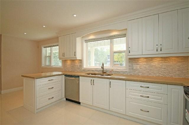 11 Tetbury Cres, House detached with 3 bedrooms, 3 bathrooms and 4 parking in Toronto ON | Image 2