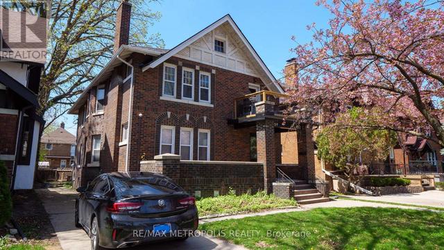 957-959 Victoria Ave, House detached with 4 bedrooms, 2 bathrooms and 4 parking in Windsor ON | Image 2