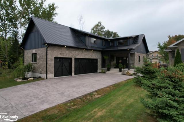 107 Ottawa Avenue, House detached with 5 bedrooms, 3 bathrooms and 9 parking in Saugeen Shores ON | Image 1