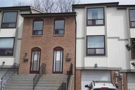 08 Mcmullen Cres, Townhouse with 3 bedrooms, 2 bathrooms and 2 parking in Brampton ON | Image 1