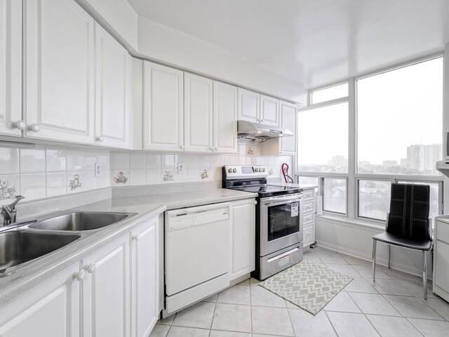 1007 - 10 Laurelcrest St, Condo with 2 bedrooms, 1 bathrooms and 2 parking in Brampton ON | Image 8