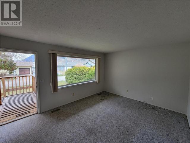 701 Kickbush Avenue, House detached with 4 bedrooms, 1 bathrooms and 1 parking in Keremeos BC | Image 7