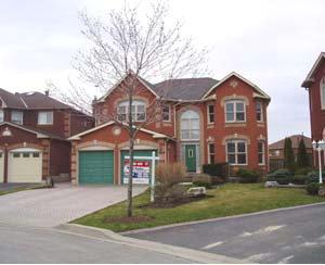 26 Daines Dr, House detached with 4 bedrooms, 3 bathrooms and 4 parking in Whitby ON | Image 1