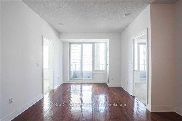 1505 - 35 Balmuto St, Condo with 2 bedrooms, 2 bathrooms and 1 parking in Toronto ON | Image 11