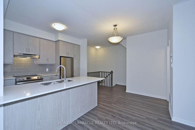 61 - 31 Honeycrisp Cres N, Townhouse with 2 bedrooms, 3 bathrooms and 1 parking in Vaughan ON | Image 4